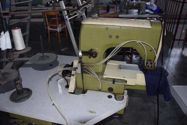 44#3856 Macchine da cucire Rimoldi in vendita - foto 4