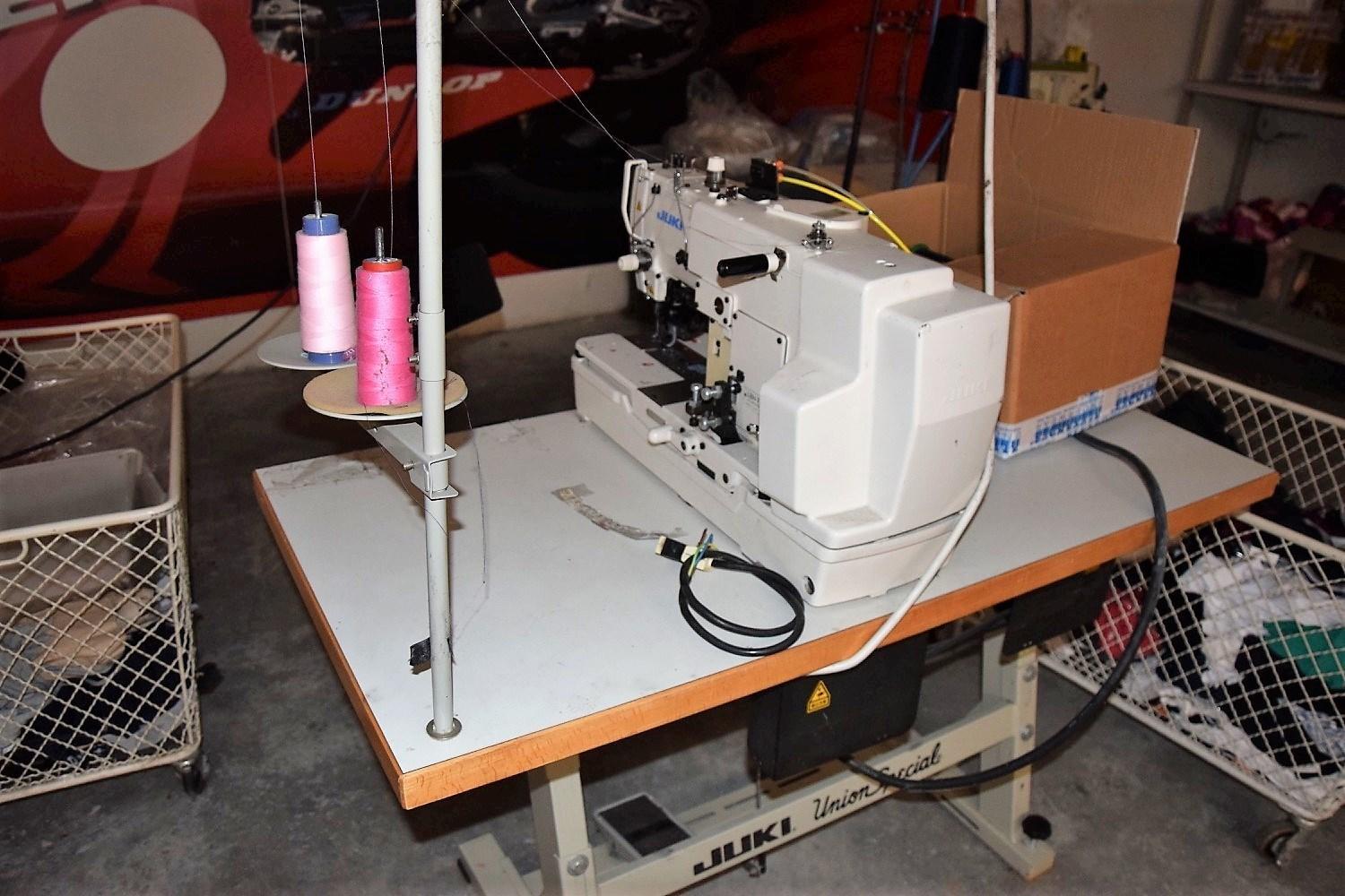 Lot Juki sewing machine