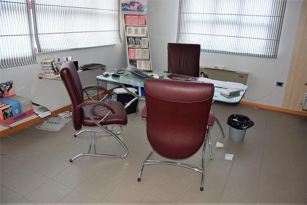 78#3856 Arredo e materiale da ufficio in vendita - foto 20