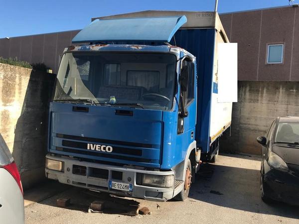 1#3868 Autocarro Iveco e automobile Toyota Aygo in vendita - foto 1