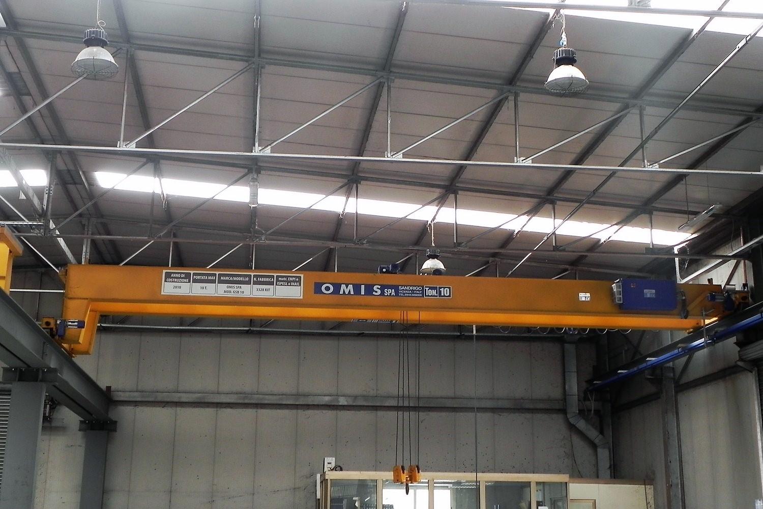 Lot Overhead travelling crane