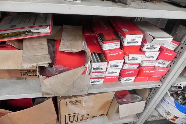 44#3871 Bulloneria varia in vendita - foto 1