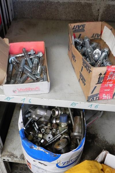 44#3871 Bulloneria varia in vendita - foto 3