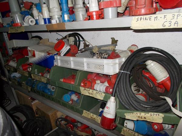 65#3871 Scaffalatura e prese elettriche da cantiere in vendita - foto 3