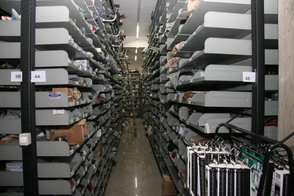 1#3881 Stock di ricambi e accessori per auto e per  veicoli industriali in vendita - foto 1