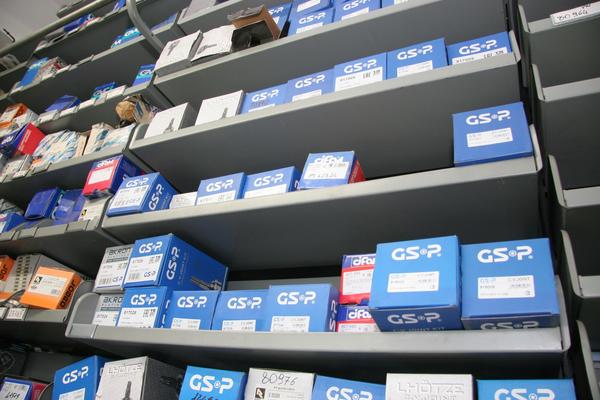 1#3881 Stock di ricambi e accessori per auto e per  veicoli industriali in vendita - foto 5