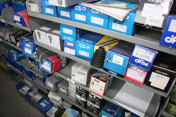 1#3881 Stock di ricambi e accessori per auto e per  veicoli industriali in vendita - foto 6