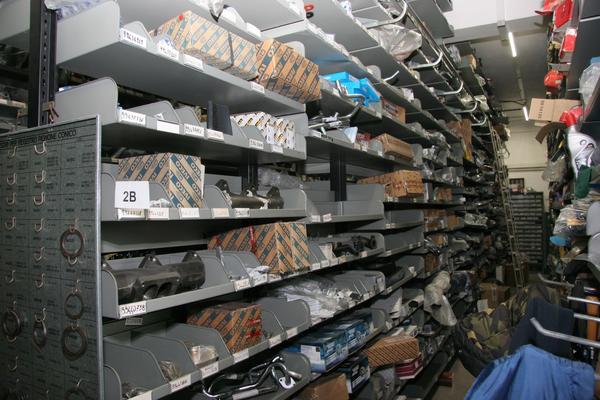1#3881 Stock di ricambi e accessori per auto e per  veicoli industriali in vendita - foto 12