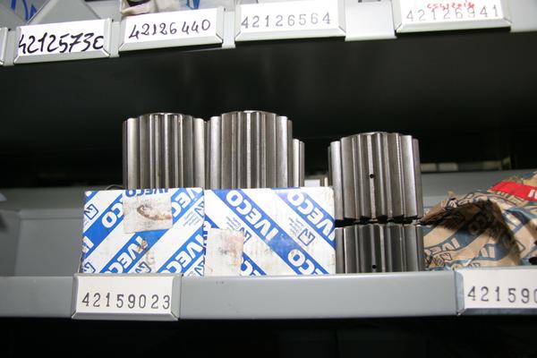 1#3881 Stock di ricambi e accessori per auto e per  veicoli industriali in vendita - foto 20