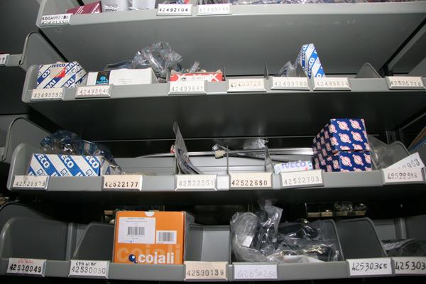 1#3881 Stock di ricambi e accessori per auto e per  veicoli industriali in vendita - foto 24