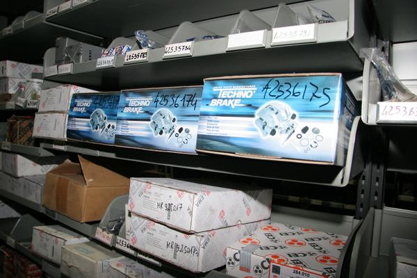 1#3881 Stock di ricambi e accessori per auto e per  veicoli industriali in vendita - foto 29