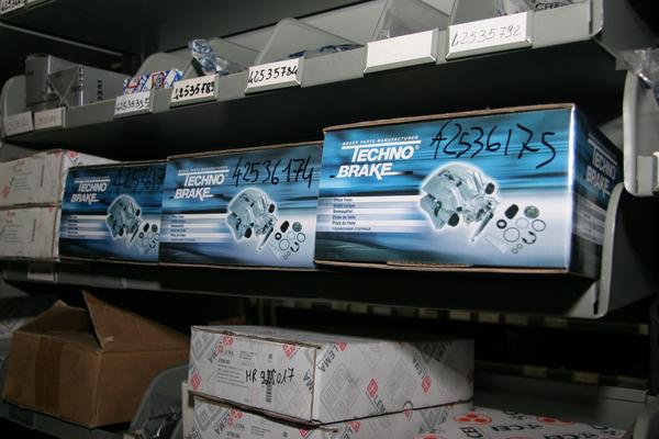 1#3881 Stock di ricambi e accessori per auto e per  veicoli industriali in vendita - foto 30