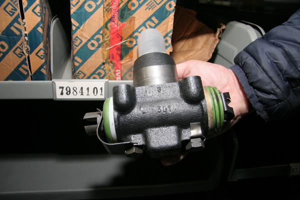 1#3881 Stock di ricambi e accessori per auto e per  veicoli industriali in vendita - foto 54