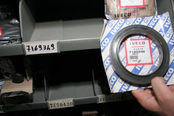 1#3881 Stock di ricambi e accessori per auto e per  veicoli industriali in vendita - foto 57