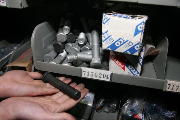 1#3881 Stock di ricambi e accessori per auto e per  veicoli industriali in vendita - foto 58
