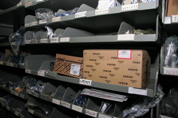 1#3881 Stock di ricambi e accessori per auto e per  veicoli industriali in vendita - foto 65