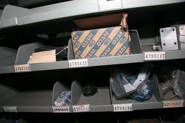1#3881 Stock di ricambi e accessori per auto e per  veicoli industriali in vendita - foto 82
