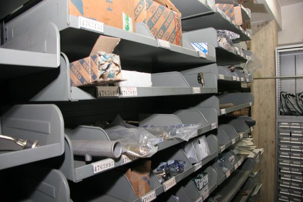 1#3881 Stock di ricambi e accessori per auto e per  veicoli industriali in vendita - foto 92