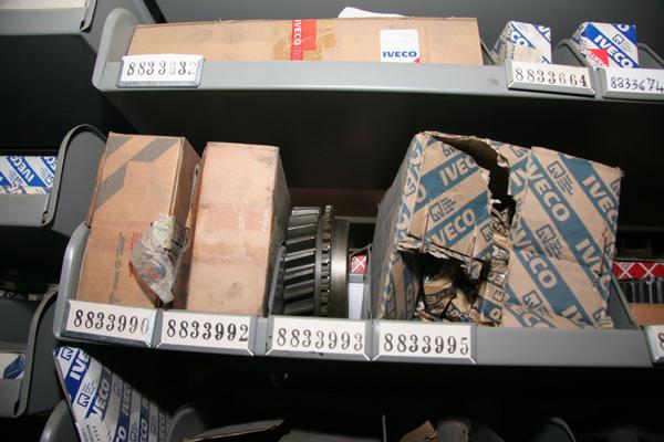 1#3881 Stock di ricambi e accessori per auto e per  veicoli industriali in vendita - foto 147