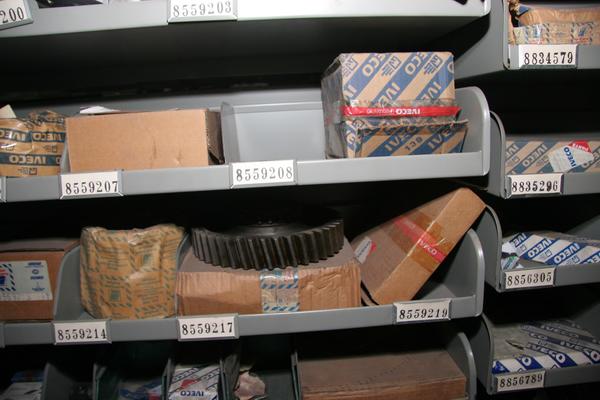 1#3881 Stock di ricambi e accessori per auto e per  veicoli industriali in vendita - foto 155