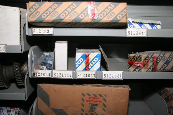 1#3881 Stock di ricambi e accessori per auto e per  veicoli industriali in vendita - foto 165