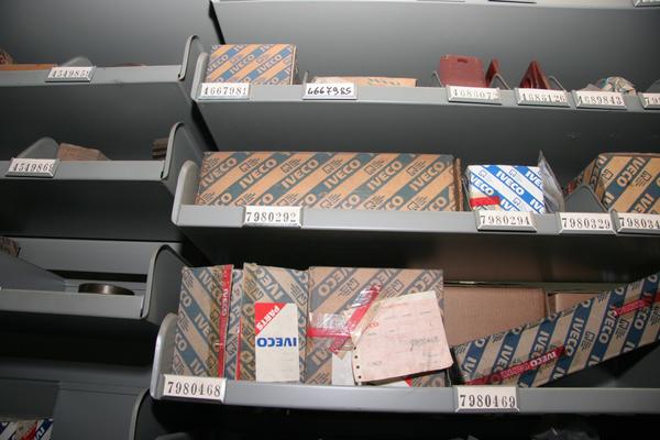 1#3881 Stock di ricambi e accessori per auto e per  veicoli industriali in vendita - foto 170
