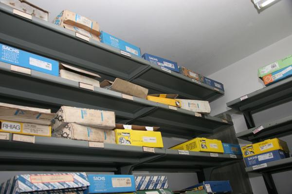 1#3881 Stock di ricambi e accessori per auto e per  veicoli industriali in vendita - foto 197