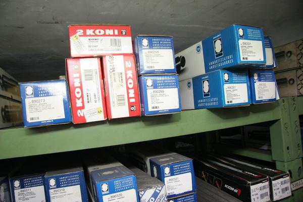 1#3881 Stock di ricambi e accessori per auto e per  veicoli industriali in vendita - foto 244