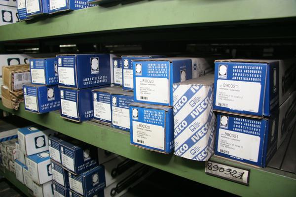 1#3881 Stock di ricambi e accessori per auto e per  veicoli industriali in vendita - foto 246