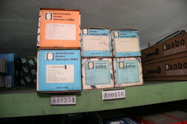 1#3881 Stock di ricambi e accessori per auto e per  veicoli industriali in vendita - foto 247