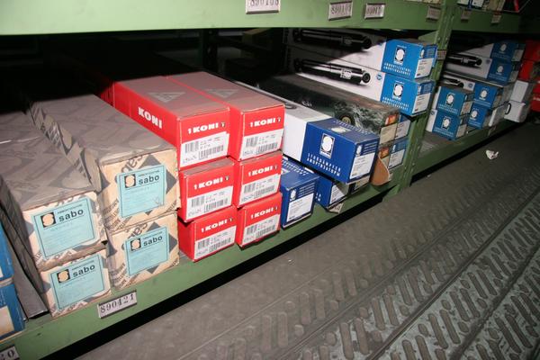 1#3881 Stock di ricambi e accessori per auto e per  veicoli industriali in vendita - foto 252