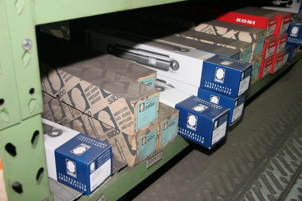 1#3881 Stock di ricambi e accessori per auto e per  veicoli industriali in vendita - foto 253