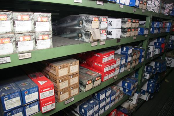 1#3881 Stock di ricambi e accessori per auto e per  veicoli industriali in vendita - foto 255