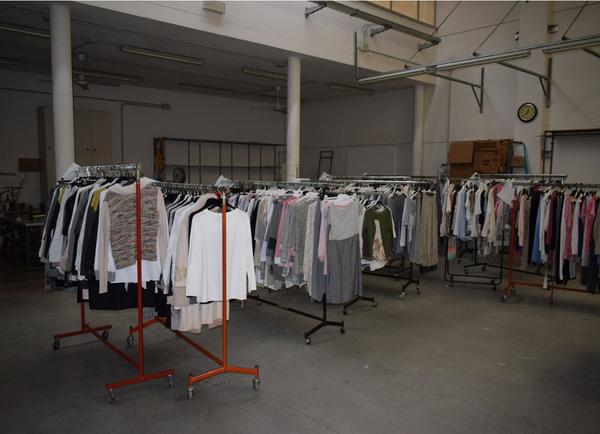 1#3884 Abbigliamento e macchine da cucire Rimoldi in vendita - foto 1