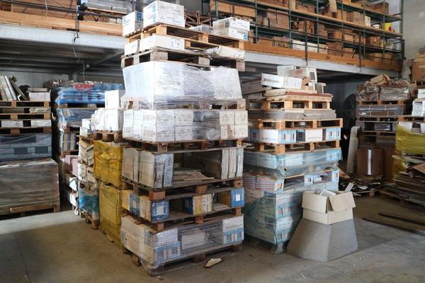 167#3894 Scaffalatura leggera e rimanenze materiale edile in vendita - foto 1