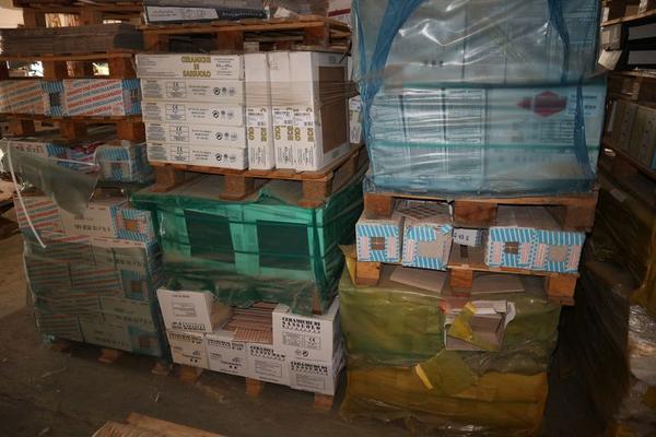 167#3894 Scaffalatura leggera e rimanenze materiale edile in vendita - foto 41
