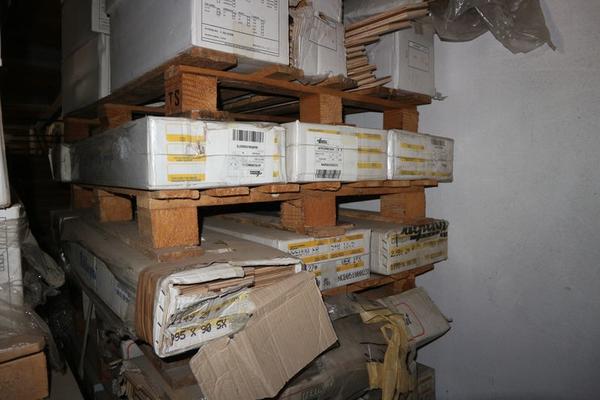 167#3894 Scaffalatura leggera e rimanenze materiale edile in vendita - foto 101