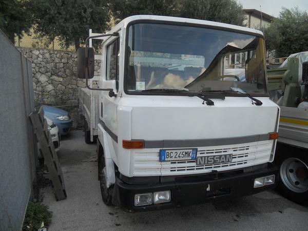 24#3897 Autocarro Nissan in vendita - foto 2