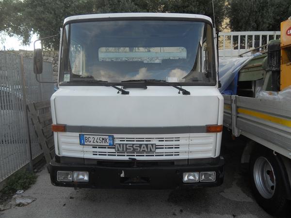 24#3897 Autocarro Nissan in vendita - foto 3