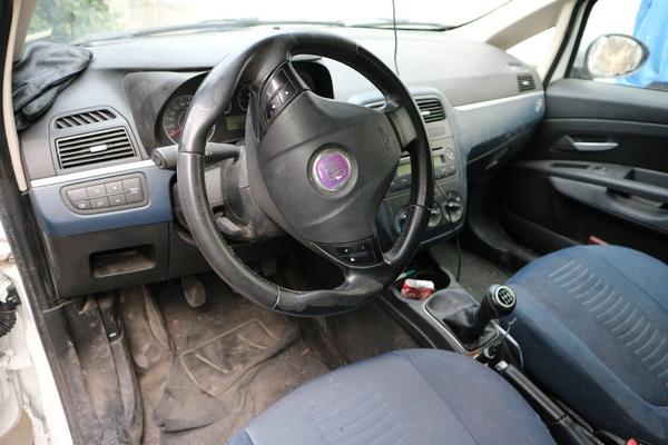 115#3906 Autocarro Fiat Punto in vendita - foto 17