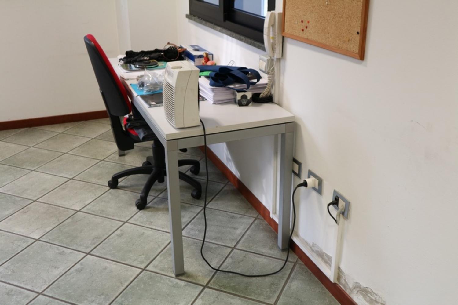 Lot Office furniture and electronic equipments