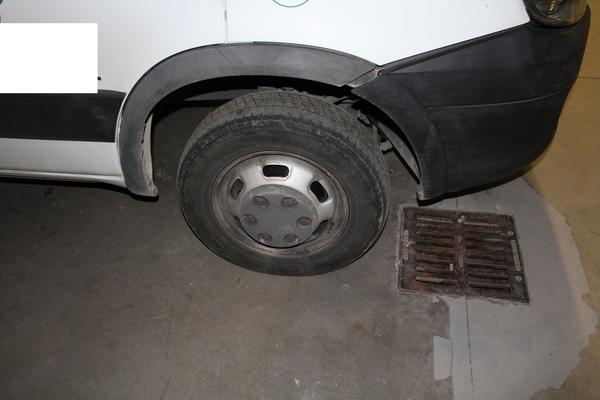 17#3918 Iveco 35/E4 e cassone con frullatore per calcina in vendita - foto 4