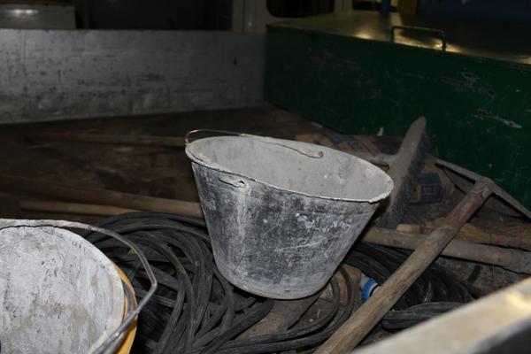 17#3918 Iveco 35/E4 e cassone con frullatore per calcina in vendita - foto 6