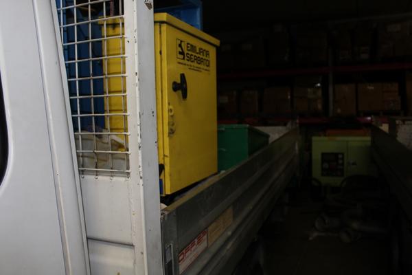 17#3918 Iveco 35/E4 e cassone con frullatore per calcina in vendita - foto 14