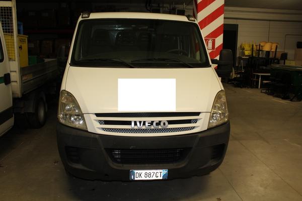 18#3918 Iveco 35/E4 e cassone con serbatoio carburante in vendita - foto 1