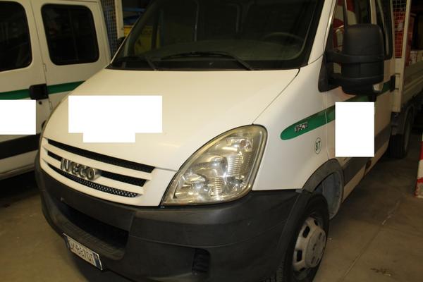 18#3918 Iveco 35/E4 e cassone con serbatoio carburante in vendita - foto 11