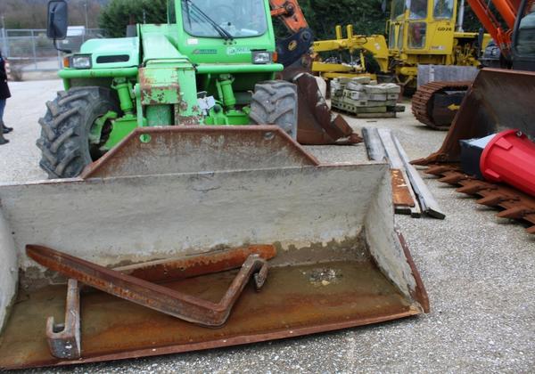 48#3918 Sollevatore telescopico Merlo completo di pala e forche in vendita - foto 8