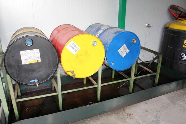 56#3918 Distributore gasolio e fusti olio in vendita - foto 6