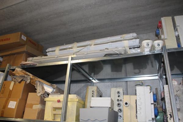 79#3918 Scaffalatura metallica con materiale da cantiere in vendita - foto 8