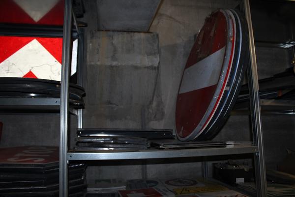 79#3918 Scaffalatura metallica con materiale da cantiere in vendita - foto 15